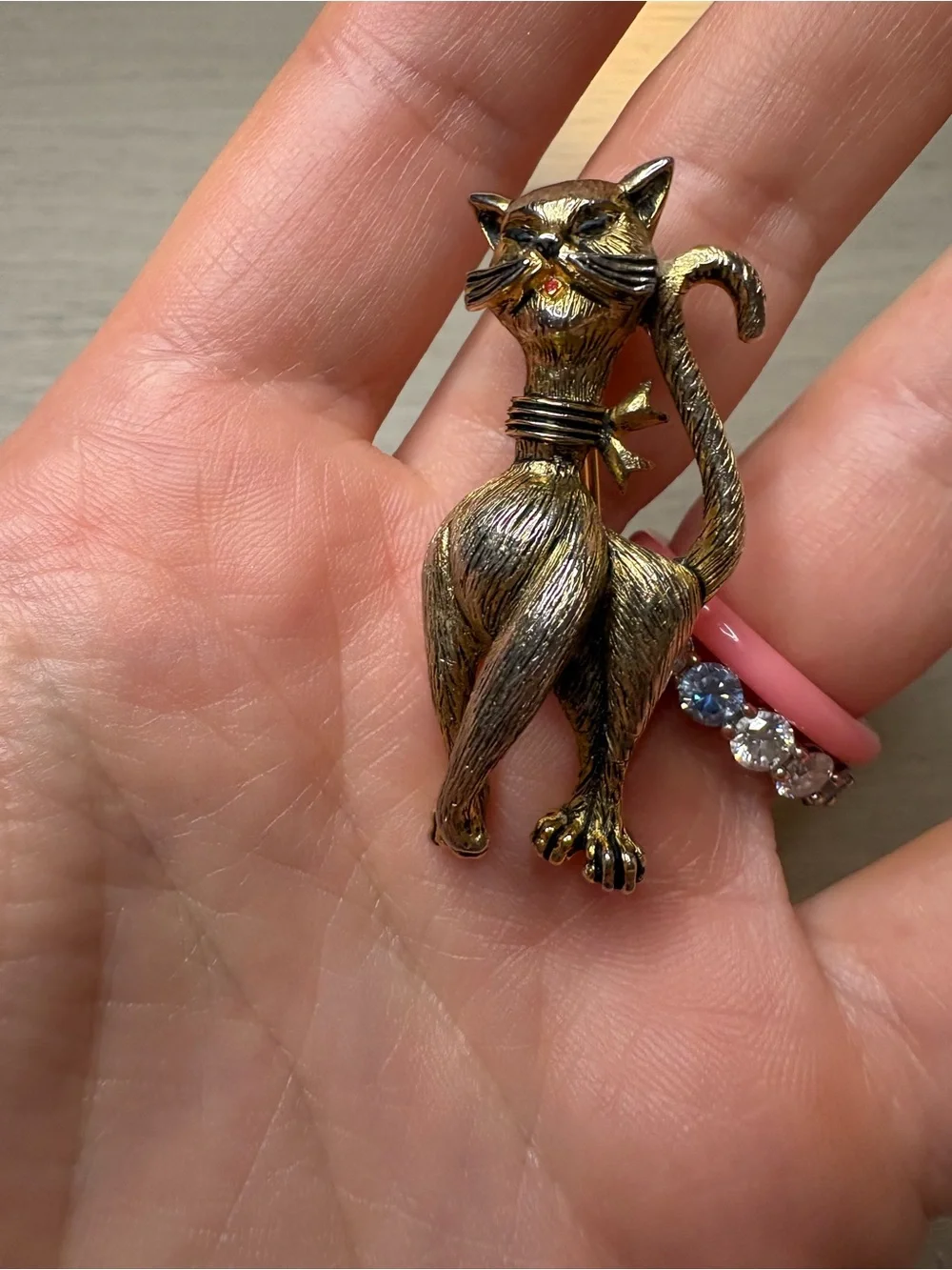 Vintage Gold Cat Brooch - Elegant Cat‎ Pin